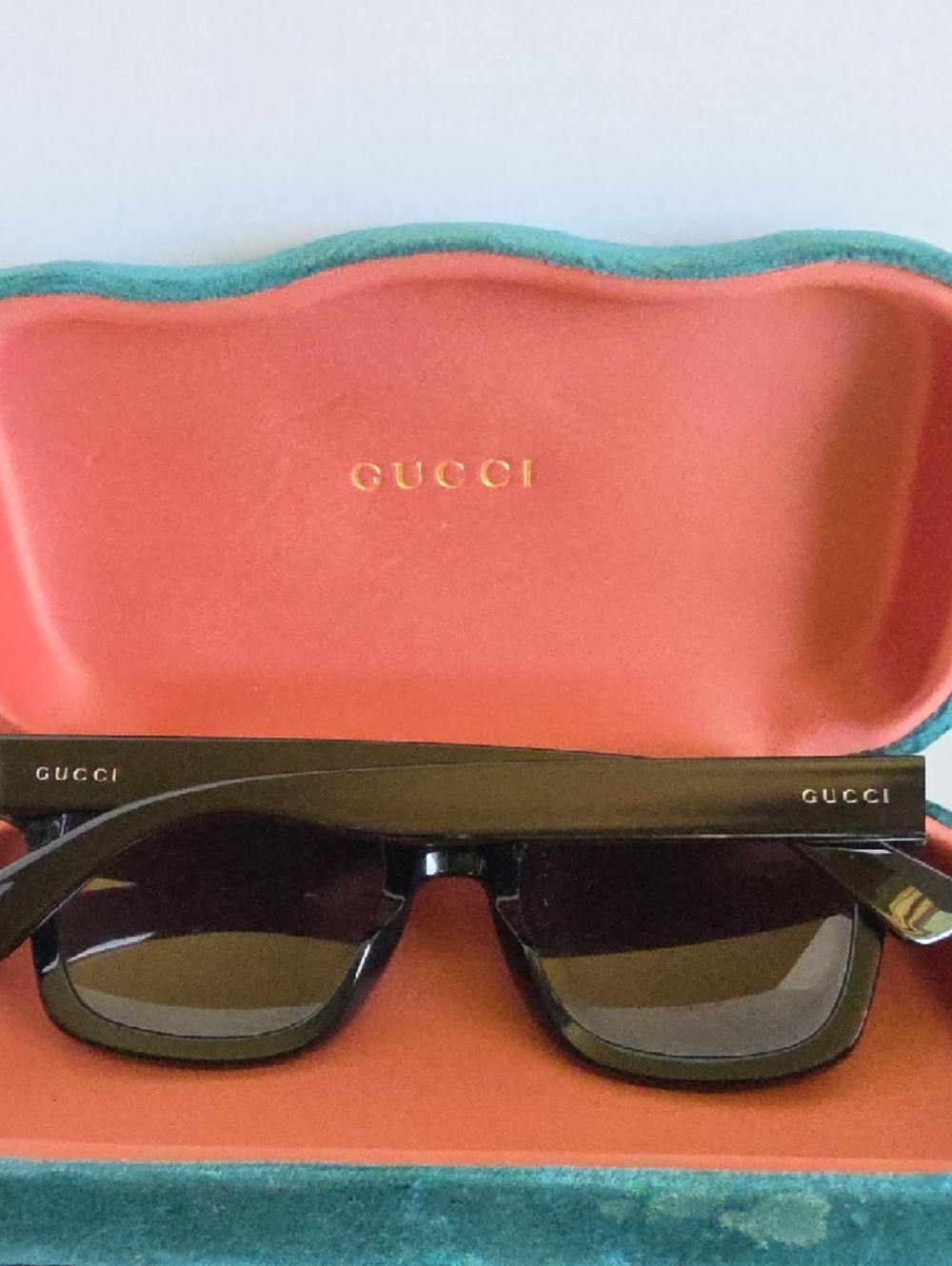 Gucci Men’s Black Square Sunglasses with Dark Lenses - Picture 3 of 9